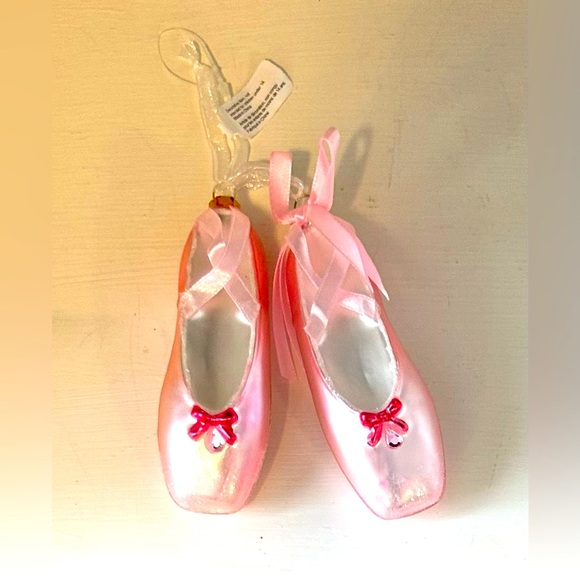 NWT ADORABLE PINK POINT SHOES WALL DECORATION OR CHRISTMAS TREE ORNAMENT - Picture 3 of 3